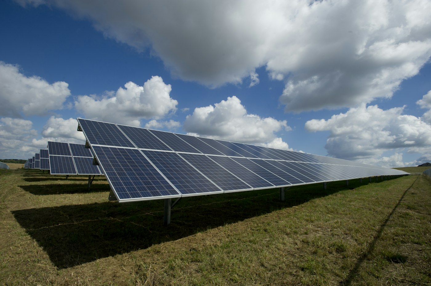 Zonnepanelen op een dak